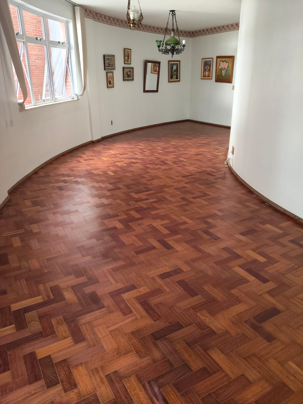 Piso de tacos antes e após restauração — BH